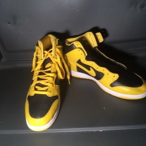 DUNK HIGH SP
"Varsity Maize"
